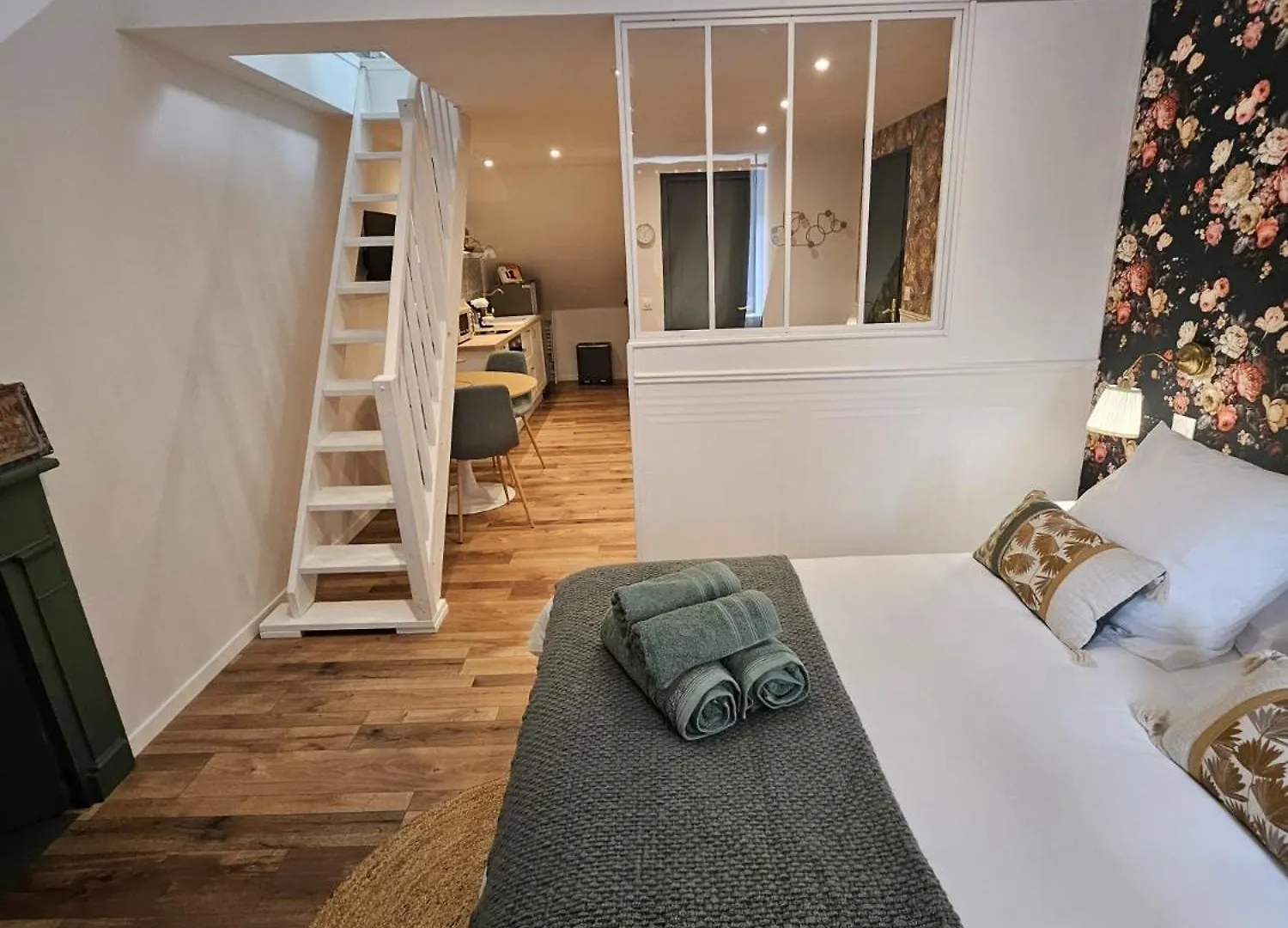 Appartamento Gite L'Anglais, Appartement Prive En Duplex Avec Acces Jacuzzi A 10Min Des Plages Lanhouarneau