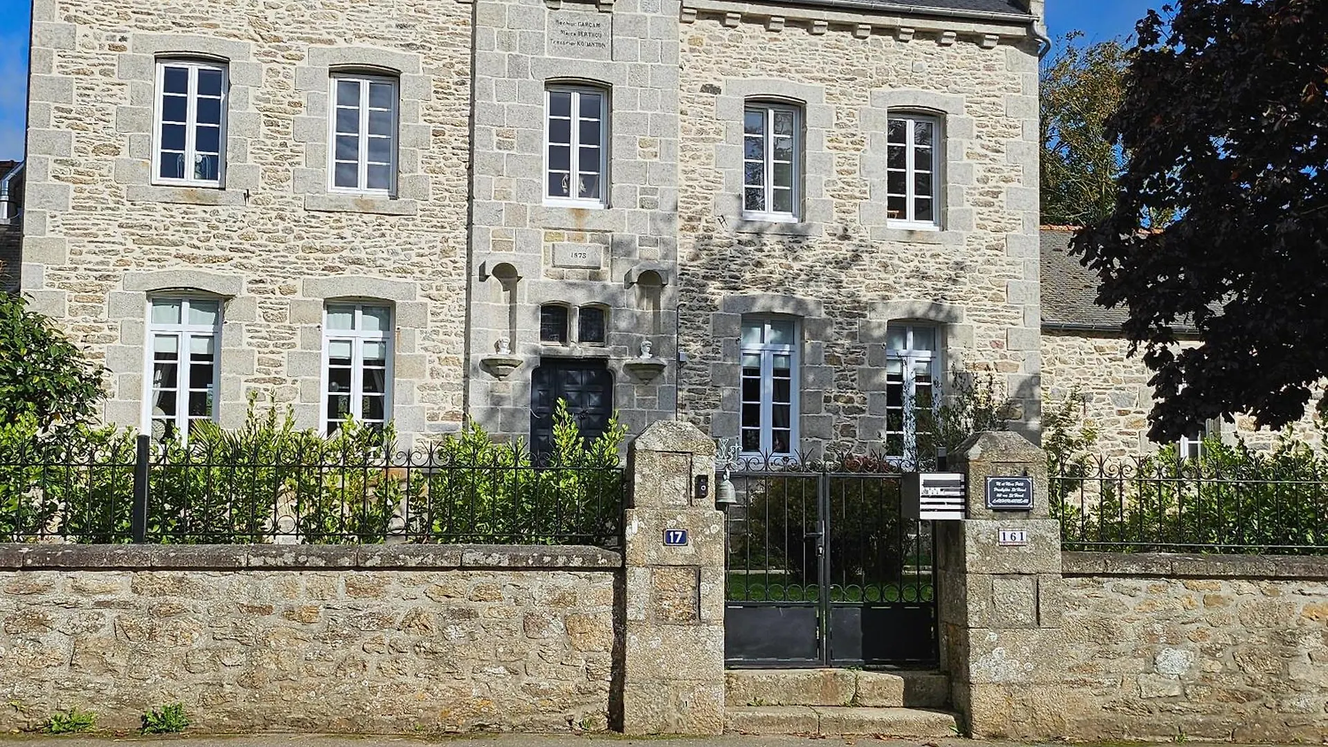 Appartamento Gite L'Anglais, Appartement Prive En Duplex Avec Acces Jacuzzi A 10Min Des Plages Lanhouarneau